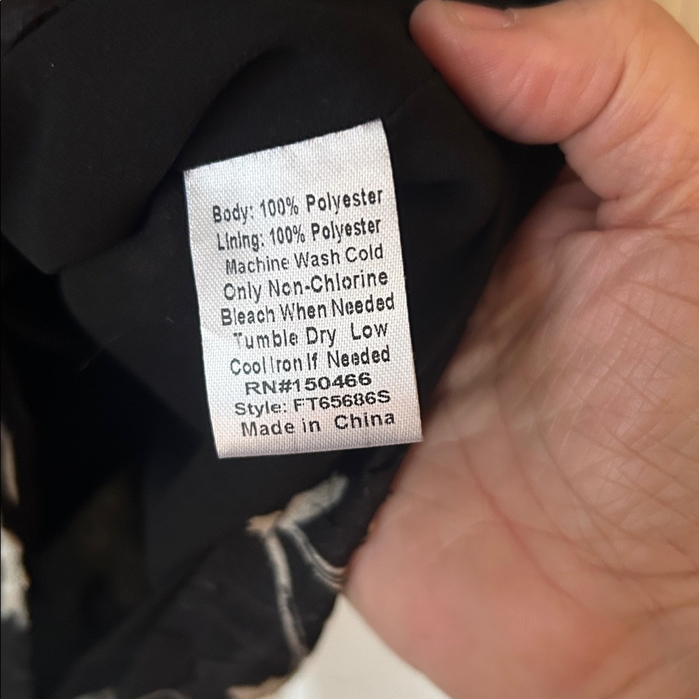 Monday Fun Stitchfix Hazel split neck floral Flut… - image 5